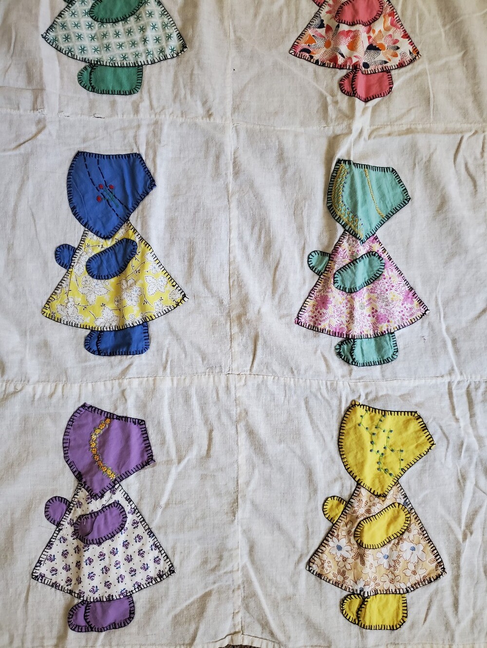 Adorable Antique Handmade Small Quilt Top Or Tablecloth - Picture 8 of 8